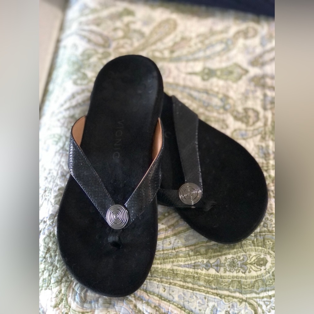 Vionic Women’s Hilda Flip Flop Black size 10
